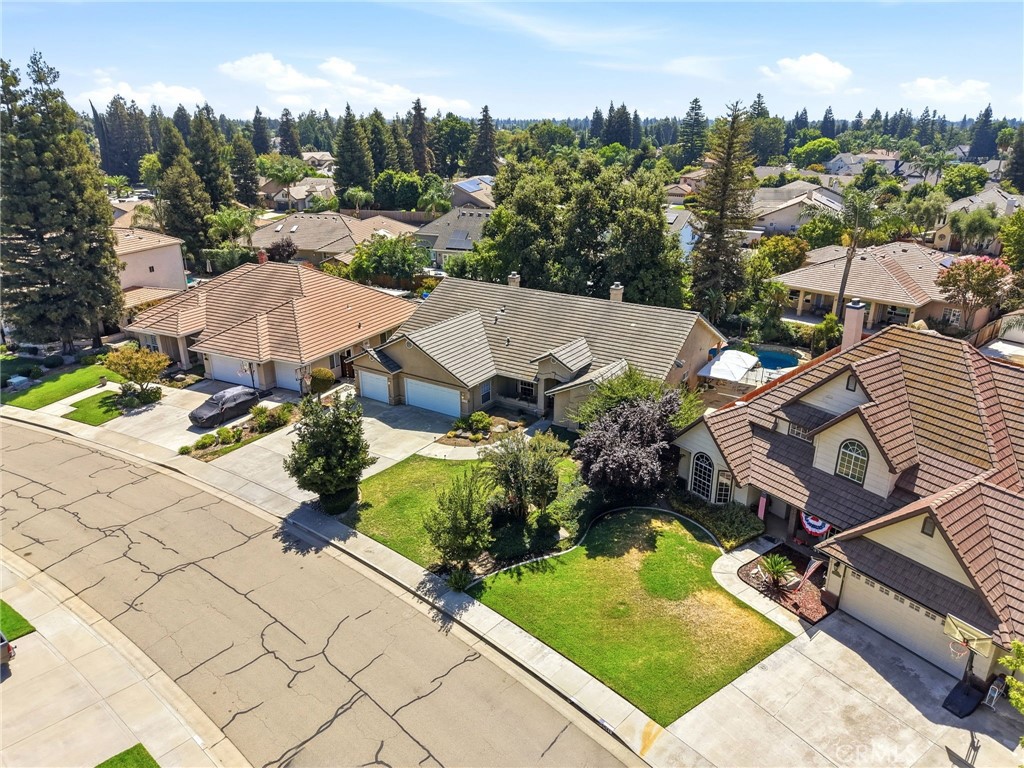 5535 W Vine Ct, Visalia, CA 93291