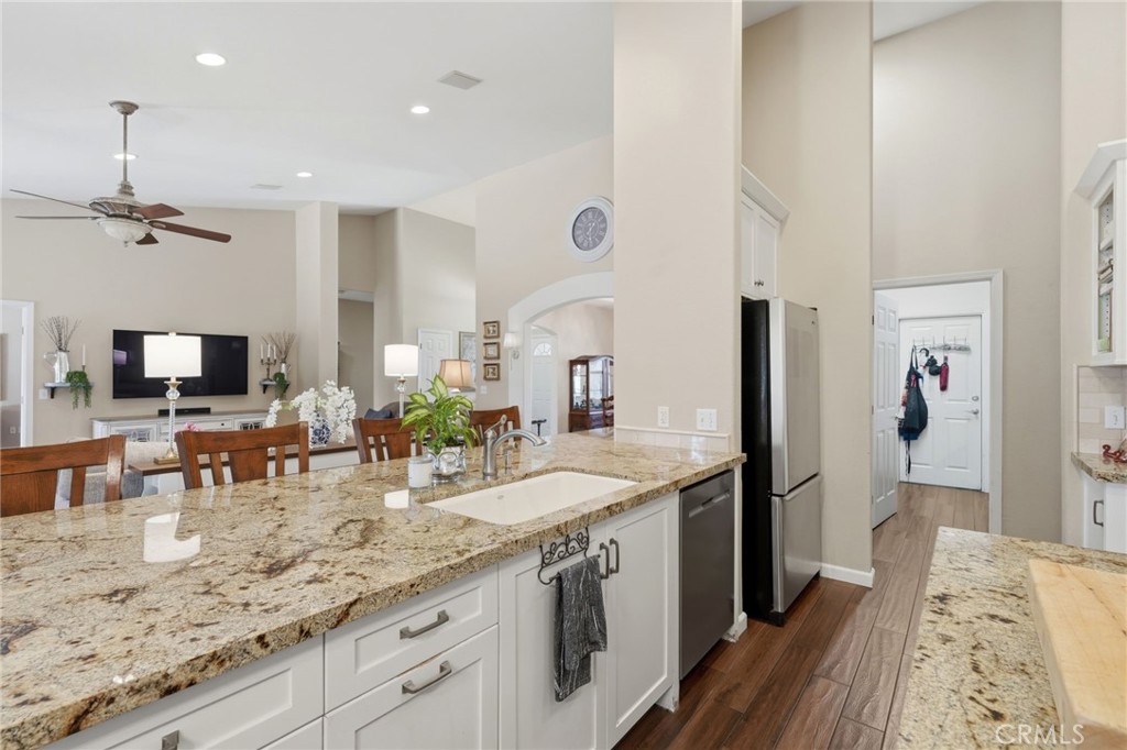 5535 W Vine Ct, Visalia, CA 93291