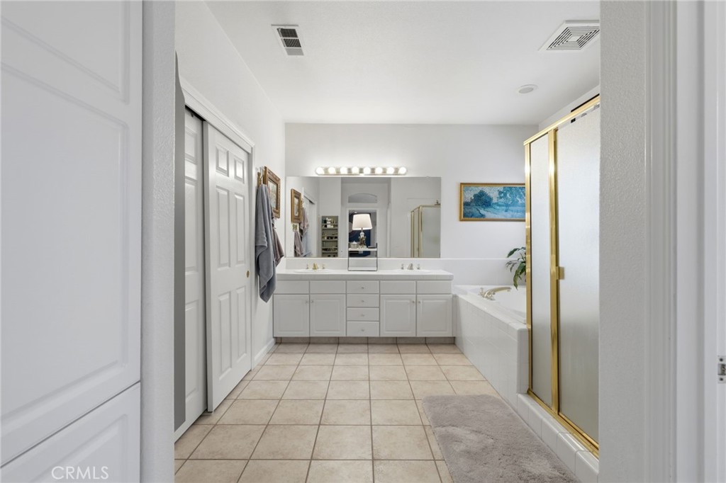 5535 W Vine Ct, Visalia, CA 93291