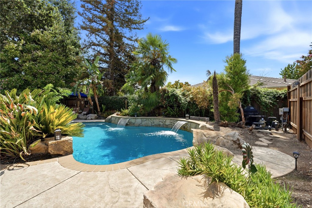 5535 W Vine Ct, Visalia, CA 93291