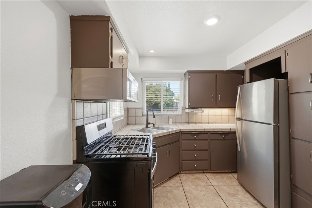 5142 N Polk, Fresno, CA 93722