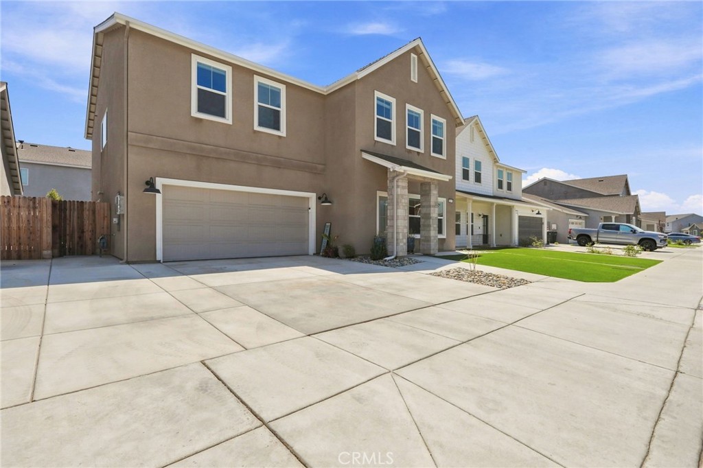 432 University Dr, Lemoore, CA 93245