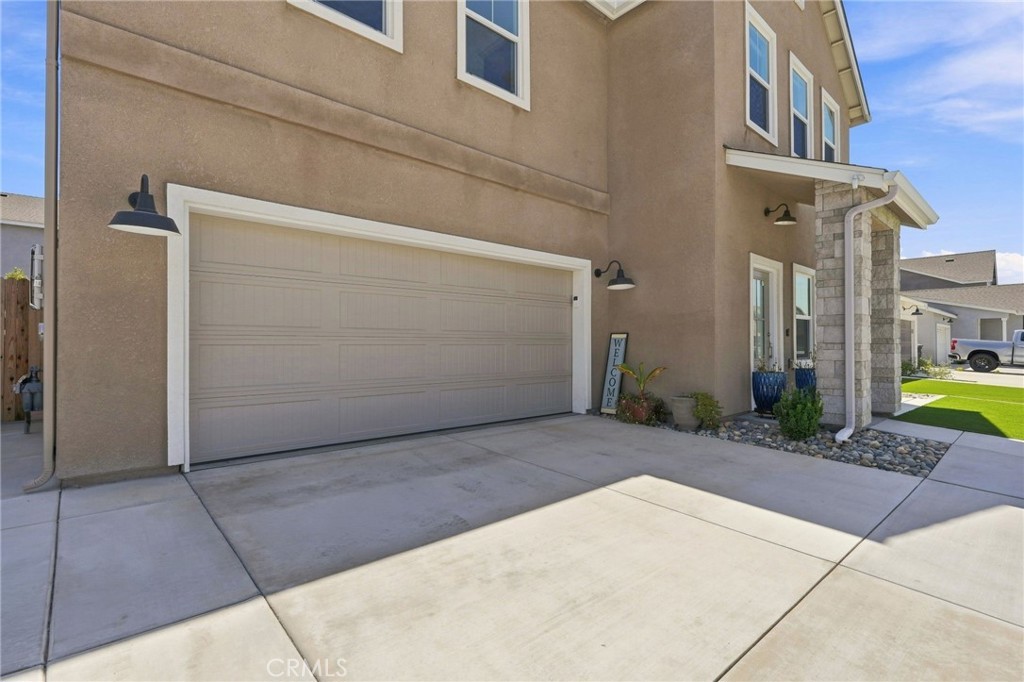 432 University Dr, Lemoore, CA 93245