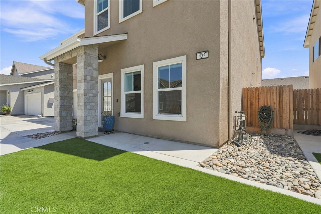 432 University Dr, Lemoore, CA 93245