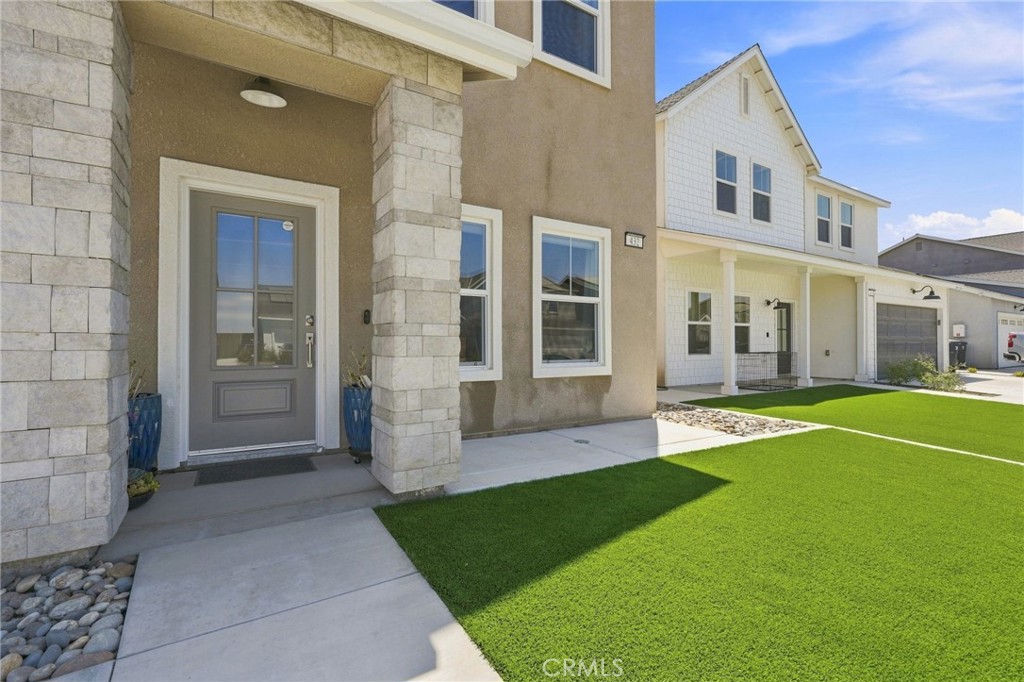 432 University Dr, Lemoore, CA 93245