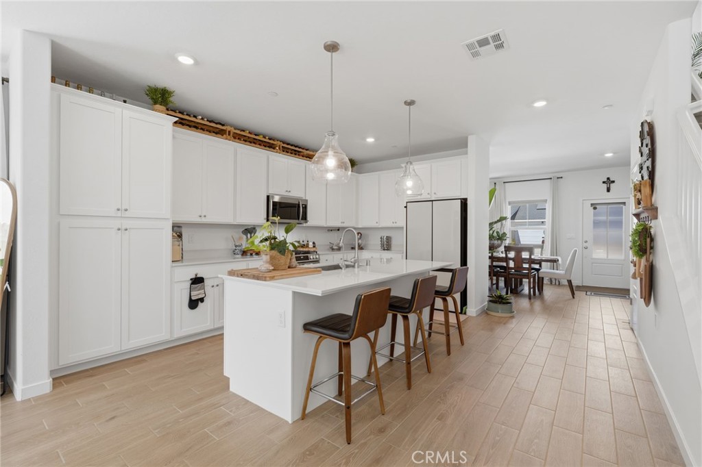 432 University Dr, Lemoore, CA 93245