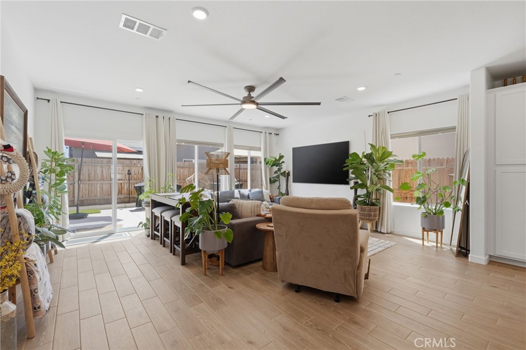 432 University Dr, Lemoore, CA 93245