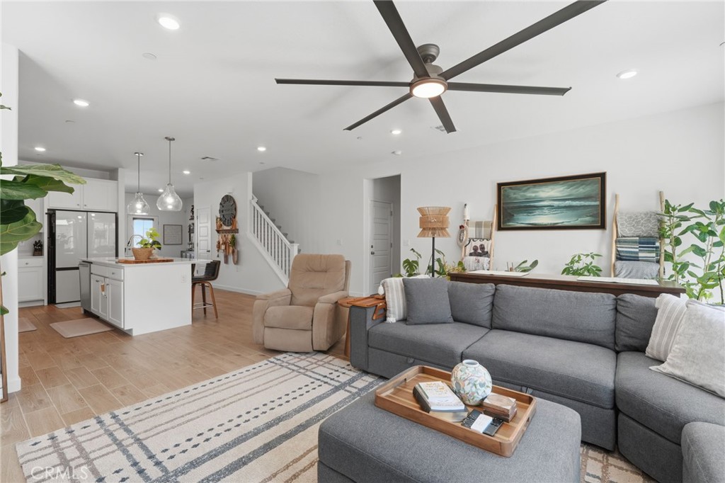 432 University Dr, Lemoore, CA 93245