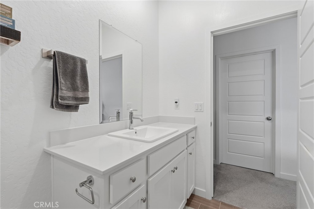 432 University Dr, Lemoore, CA 93245