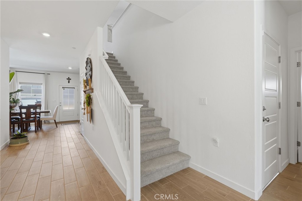 432 University Dr, Lemoore, CA 93245