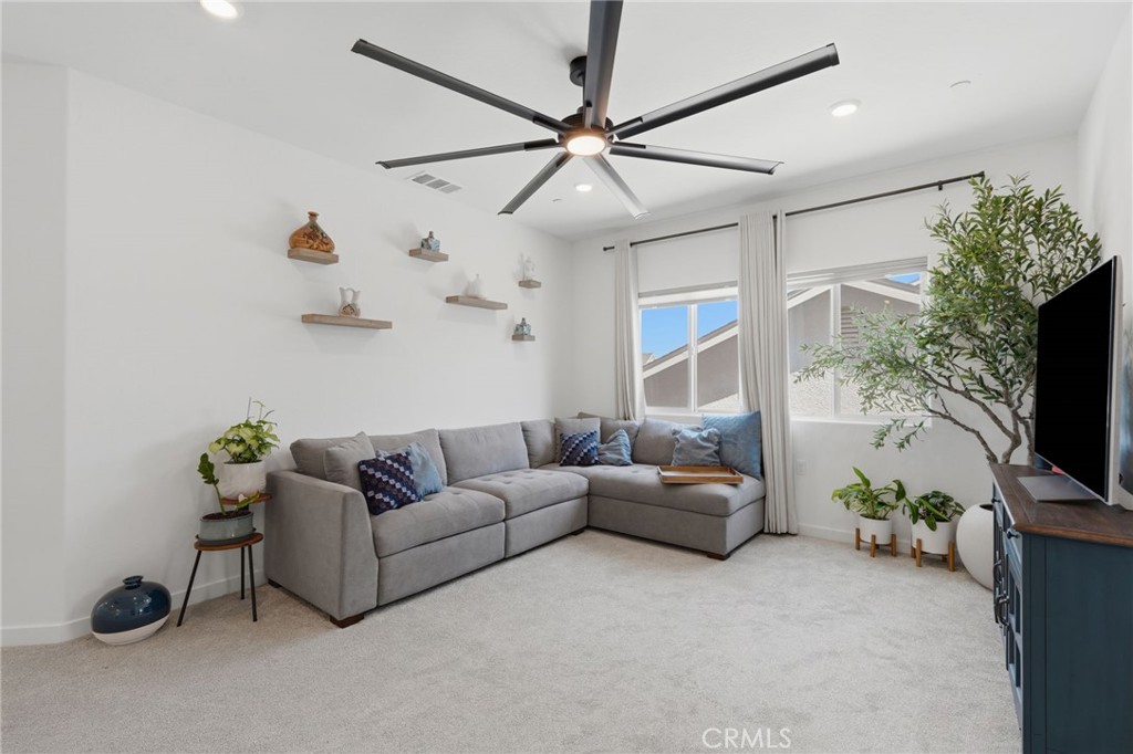 432 University Dr, Lemoore, CA 93245