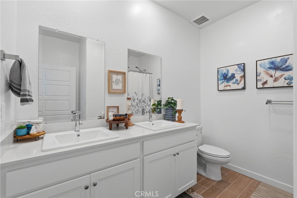 432 University Dr, Lemoore, CA 93245