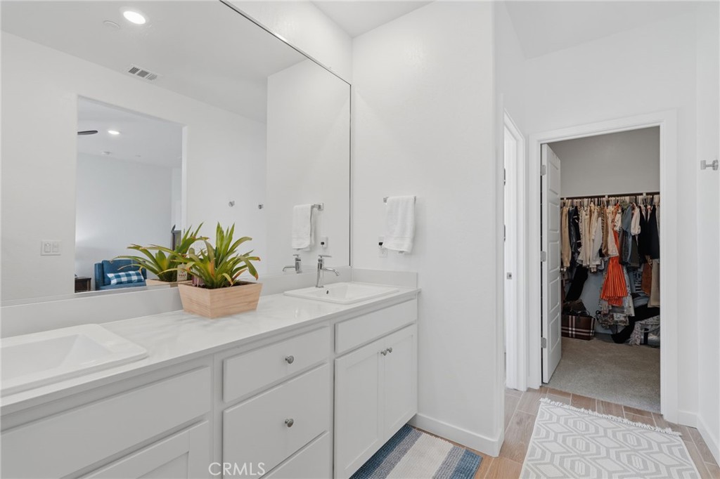 432 University Dr, Lemoore, CA 93245