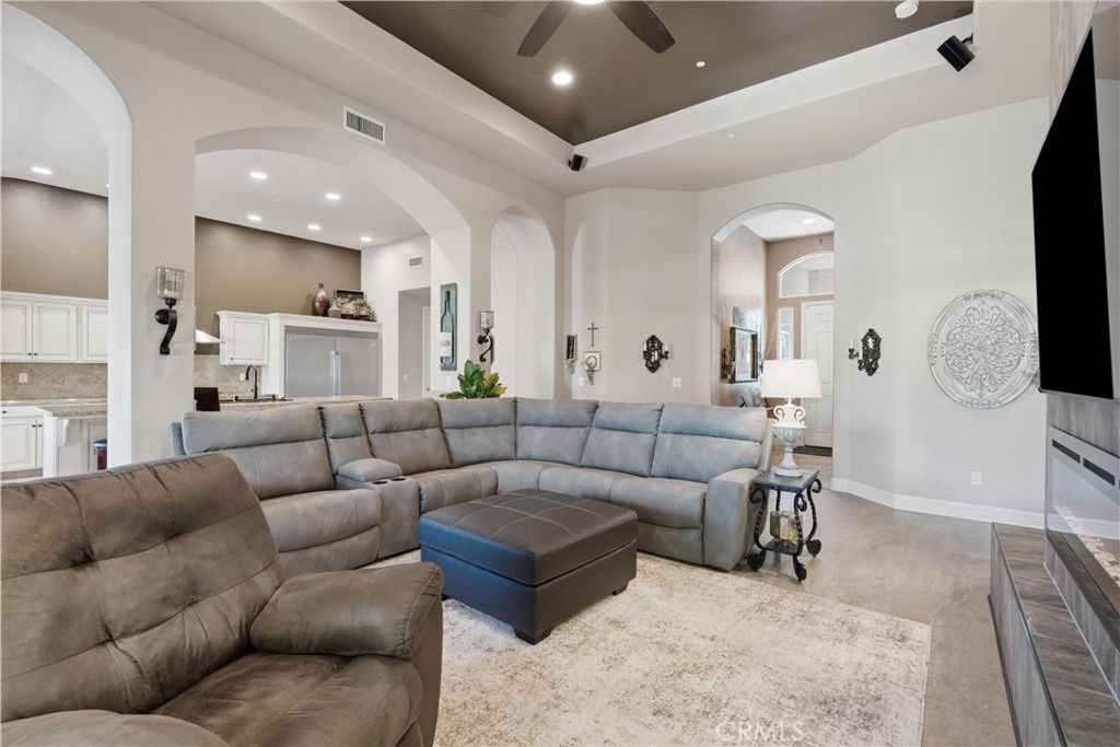 1162 Paradise Loop, Lemoore, CA 93245