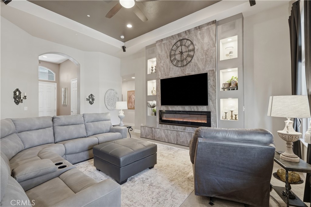 1162 Paradise Loop, Lemoore, CA 93245