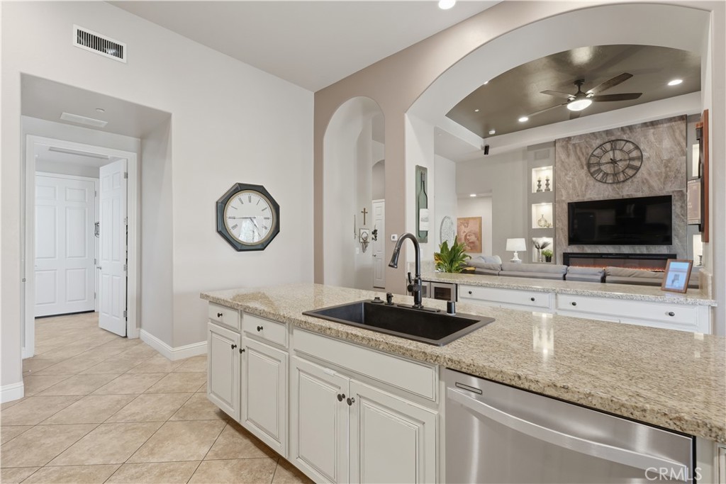 1162 Paradise Loop, Lemoore, CA 93245