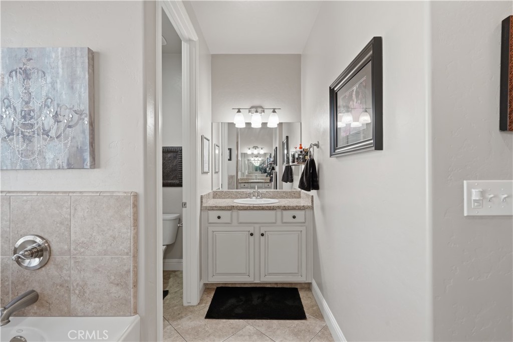 1162 Paradise Loop, Lemoore, CA 93245