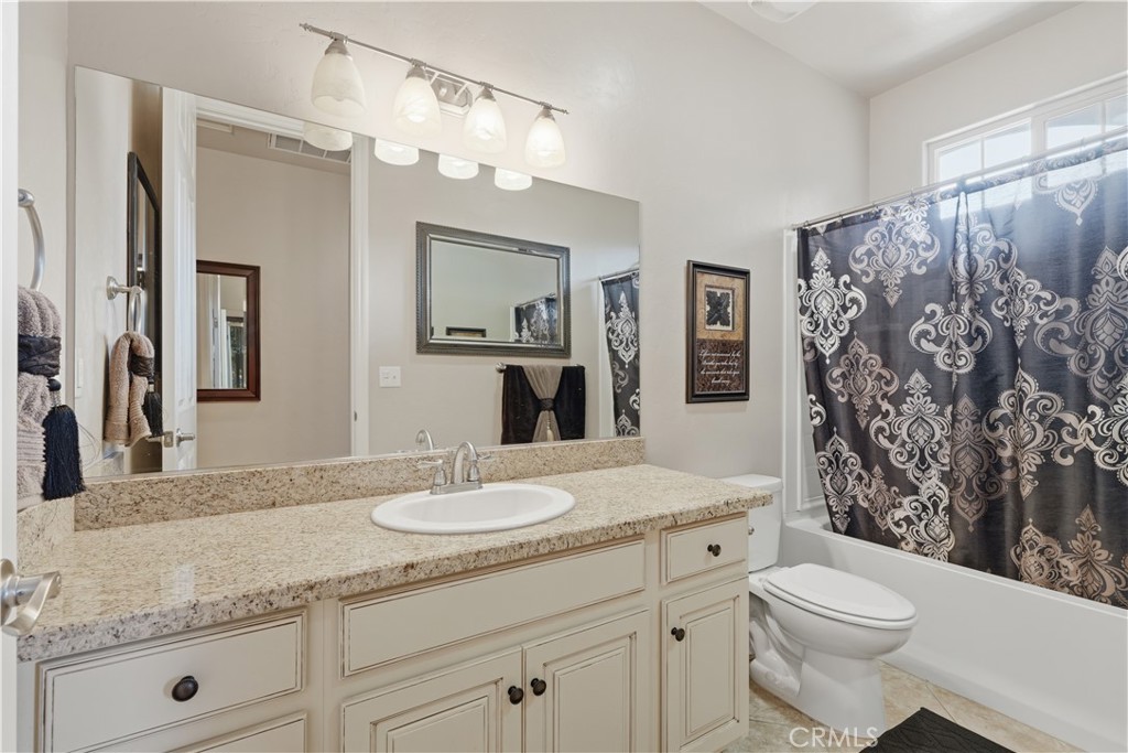1162 Paradise Loop, Lemoore, CA 93245
