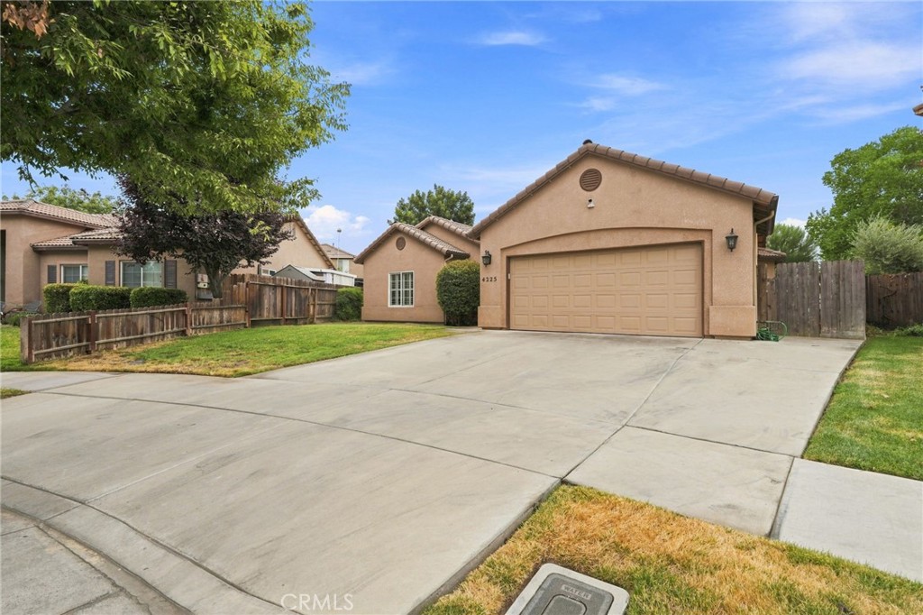 4225 W Ceres Ct, Visalia, CA 93291