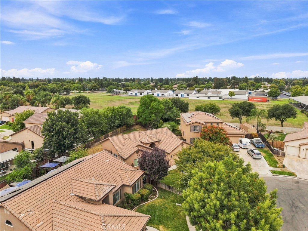 4225 W Ceres Ct, Visalia, CA 93291