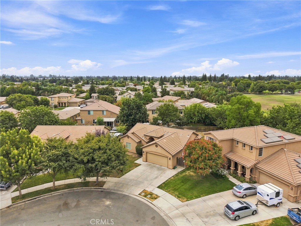 4225 W Ceres Ct, Visalia, CA 93291