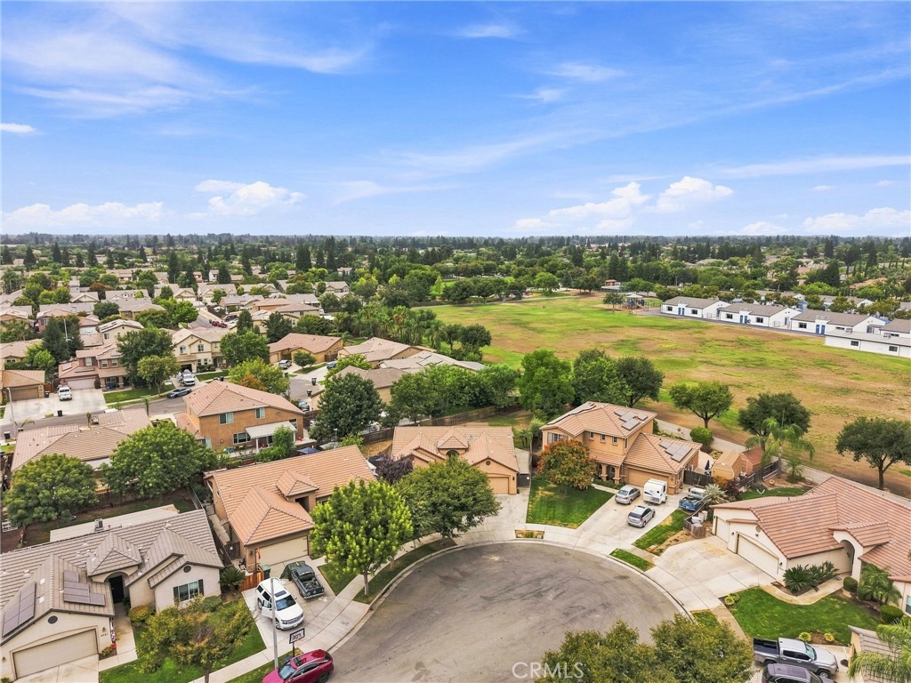 4225 W Ceres Ct, Visalia, CA 93291