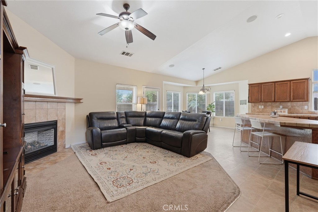 4225 W Ceres Ct, Visalia, CA 93291