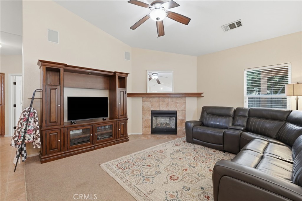 4225 W Ceres Ct, Visalia, CA 93291