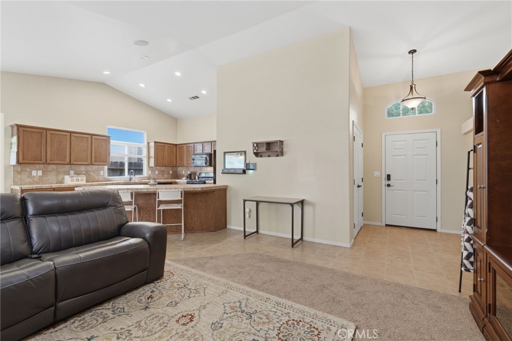 4225 W Ceres Ct, Visalia, CA 93291