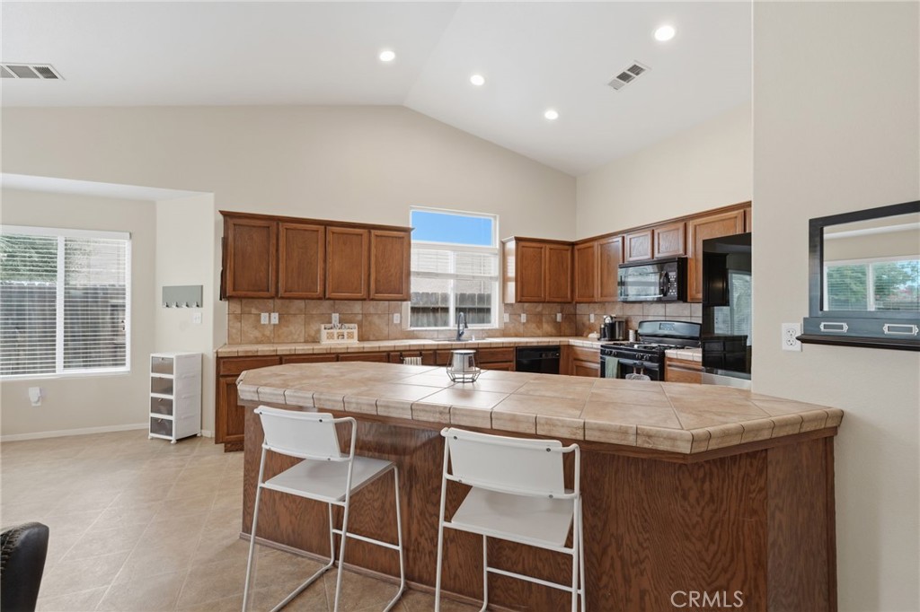 4225 W Ceres Ct, Visalia, CA 93291