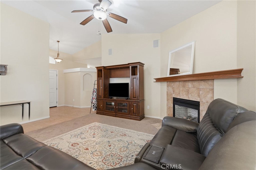 4225 W Ceres Ct, Visalia, CA 93291