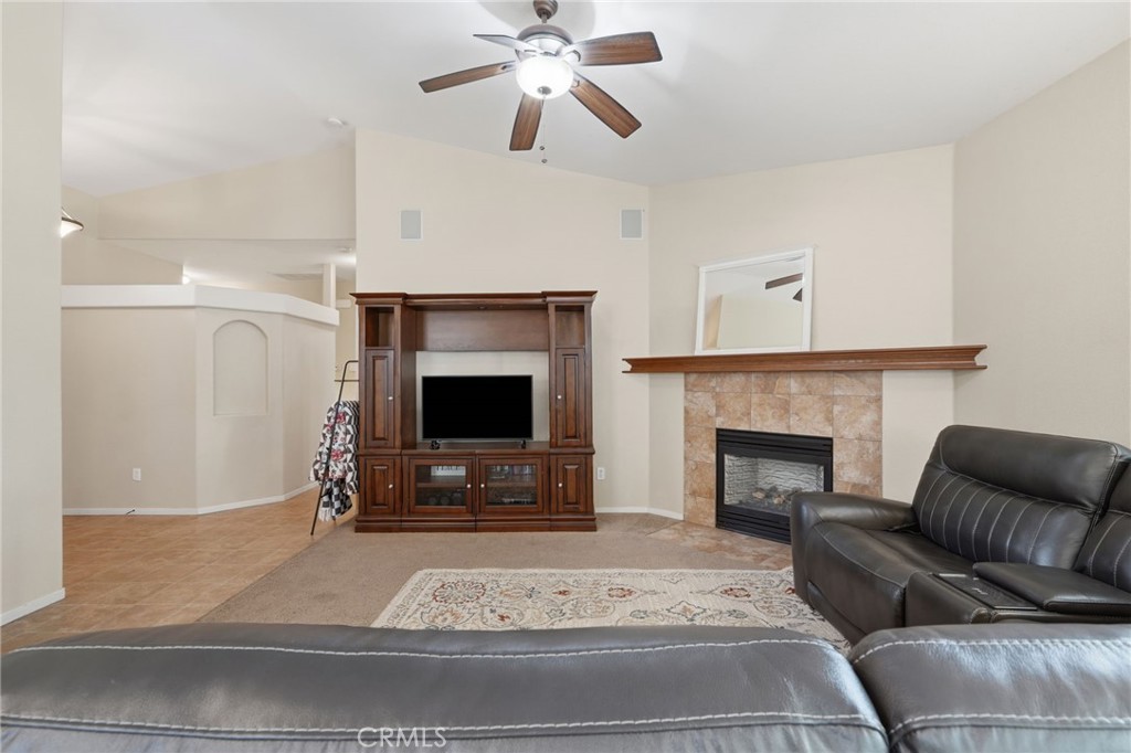 4225 W Ceres Ct, Visalia, CA 93291
