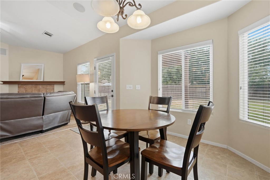 4225 W Ceres Ct, Visalia, CA 93291