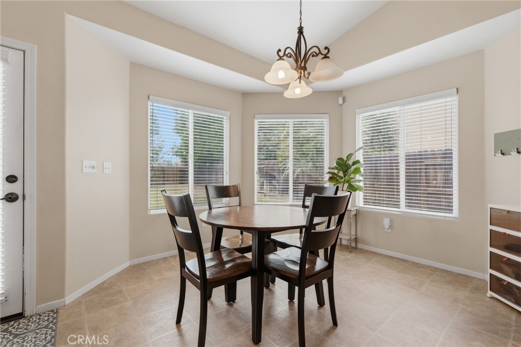 4225 W Ceres Ct, Visalia, CA 93291