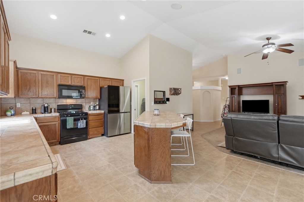 4225 W Ceres Ct, Visalia, CA 93291
