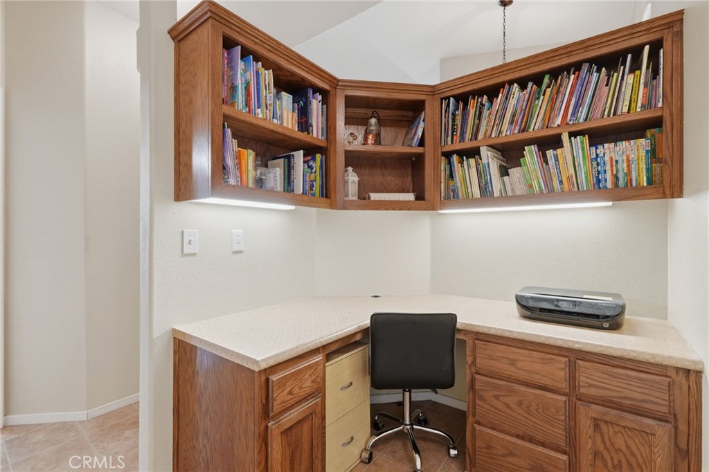 4225 W Ceres Ct, Visalia, CA 93291