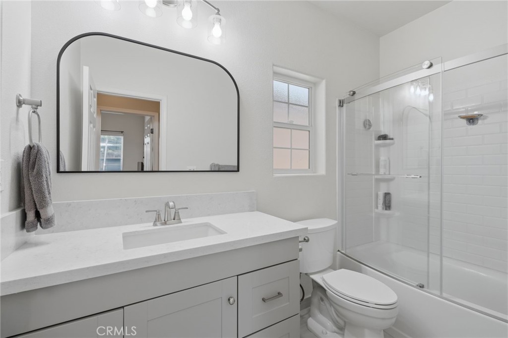 4225 W Ceres Ct, Visalia, CA 93291