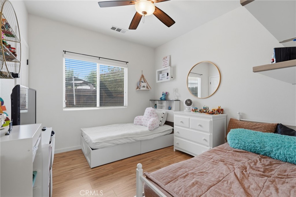 4225 W Ceres Ct, Visalia, CA 93291