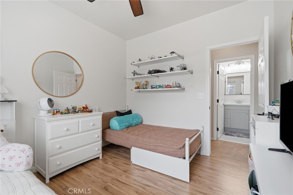 4225 W Ceres Ct, Visalia, CA 93291