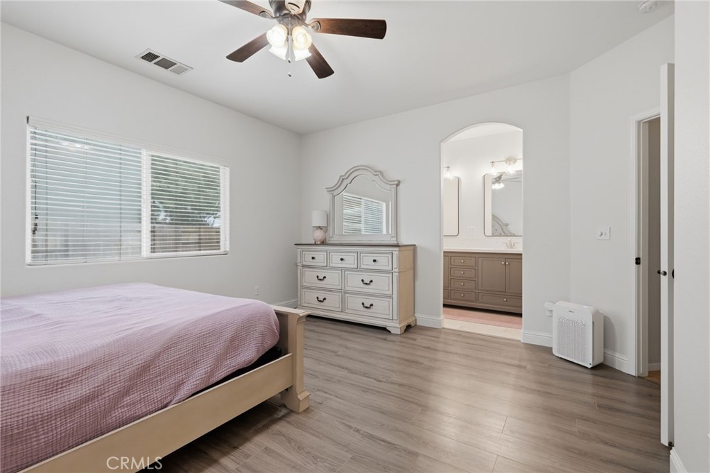 4225 W Ceres Ct, Visalia, CA 93291