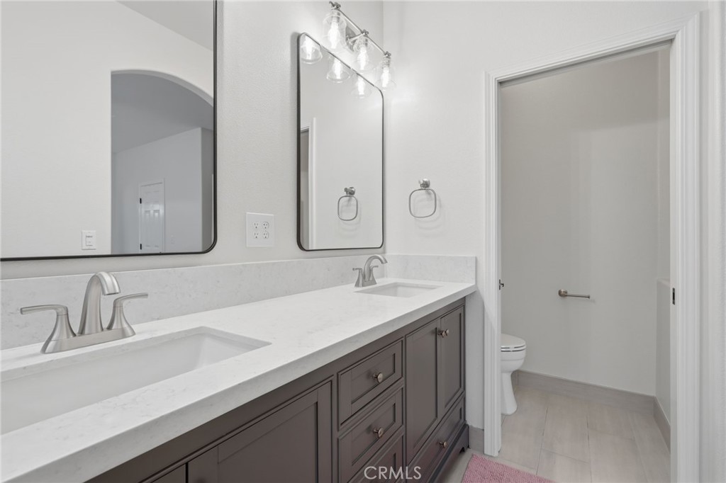 4225 W Ceres Ct, Visalia, CA 93291
