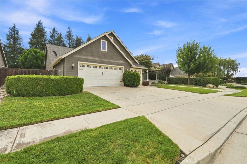 210 N Denton Ct, Visalia, CA 93291
