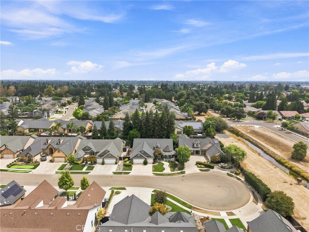 210 N Denton Ct, Visalia, CA 93291