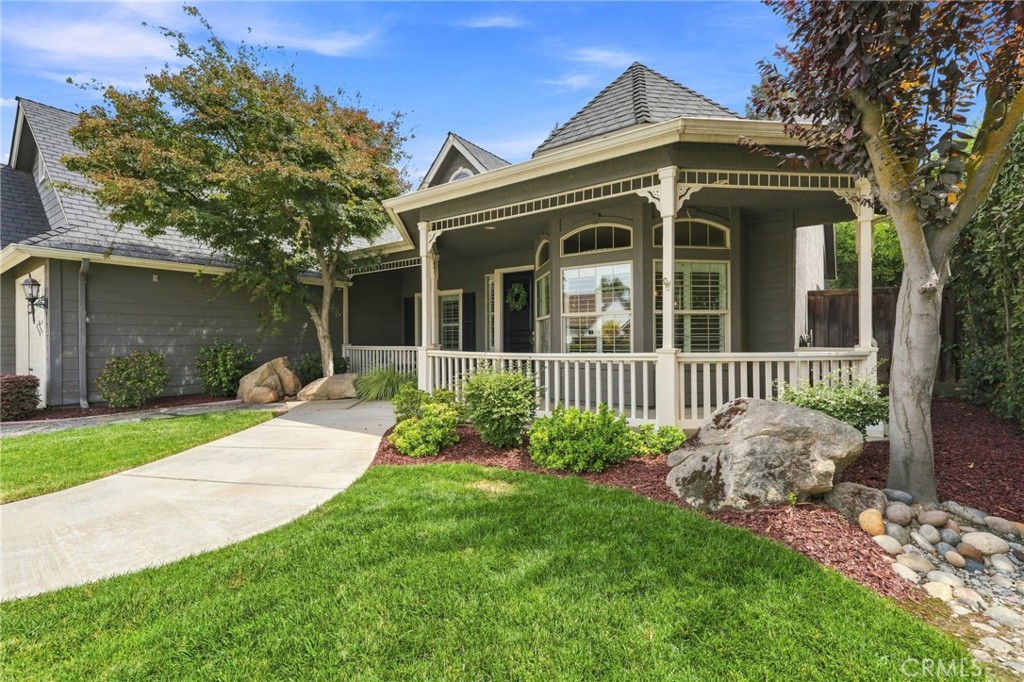 210 N Denton Ct, Visalia, CA 93291
