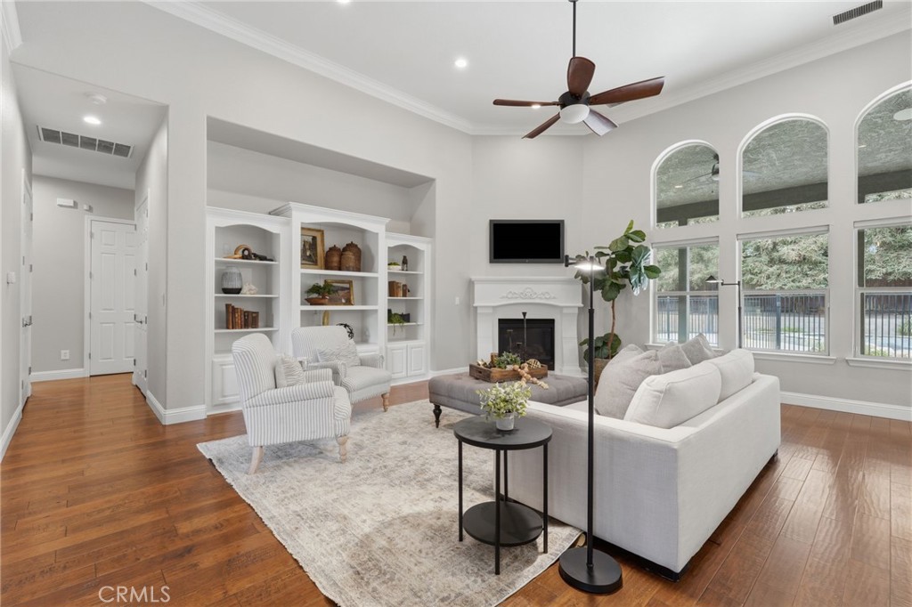 210 N Denton Ct, Visalia, CA 93291