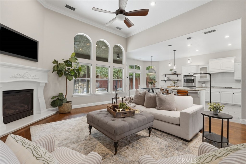 210 N Denton Ct, Visalia, CA 93291