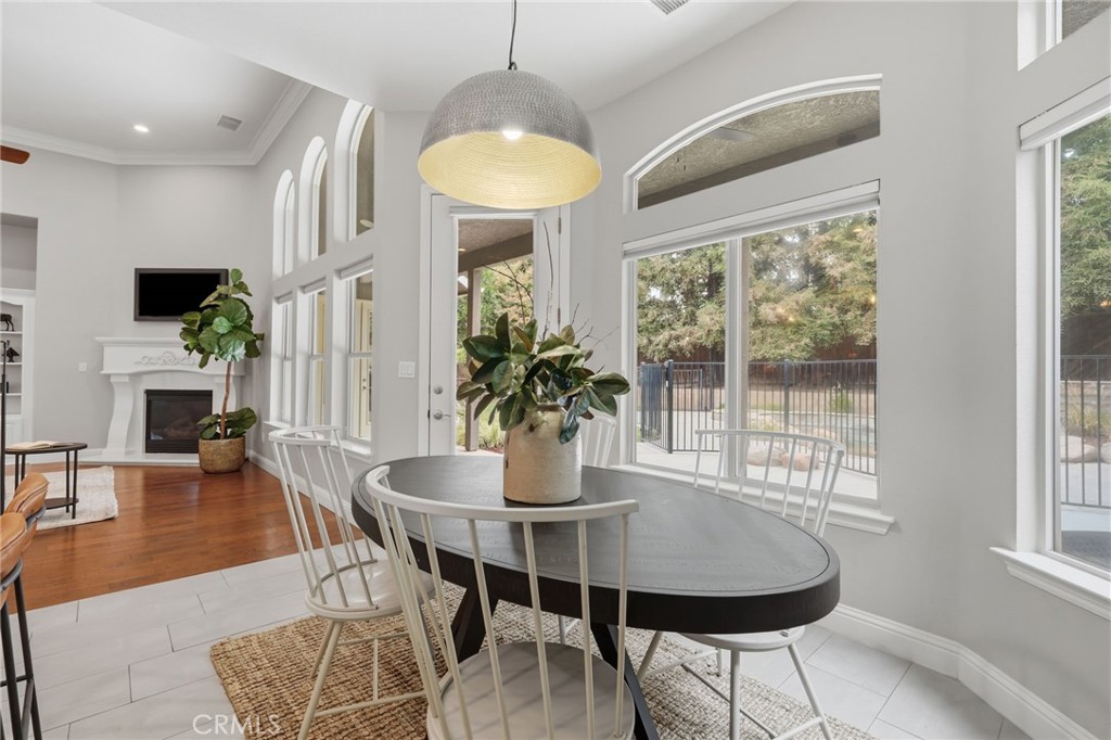 210 N Denton Ct, Visalia, CA 93291
