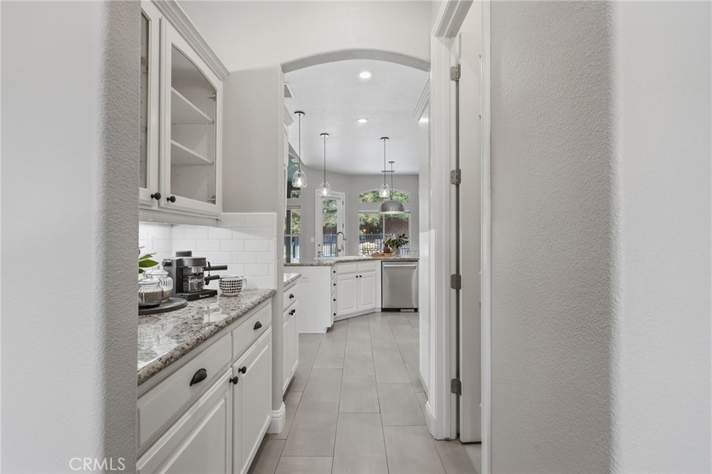 210 N Denton Ct, Visalia, CA 93291