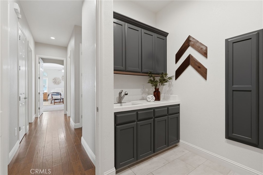 210 N Denton Ct, Visalia, CA 93291