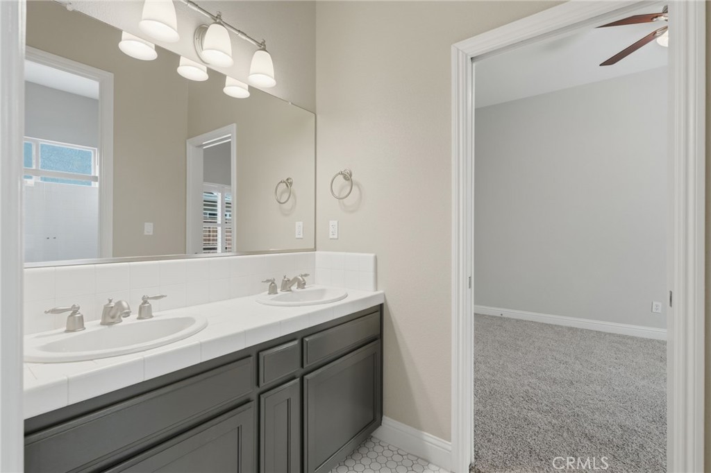 210 N Denton Ct, Visalia, CA 93291